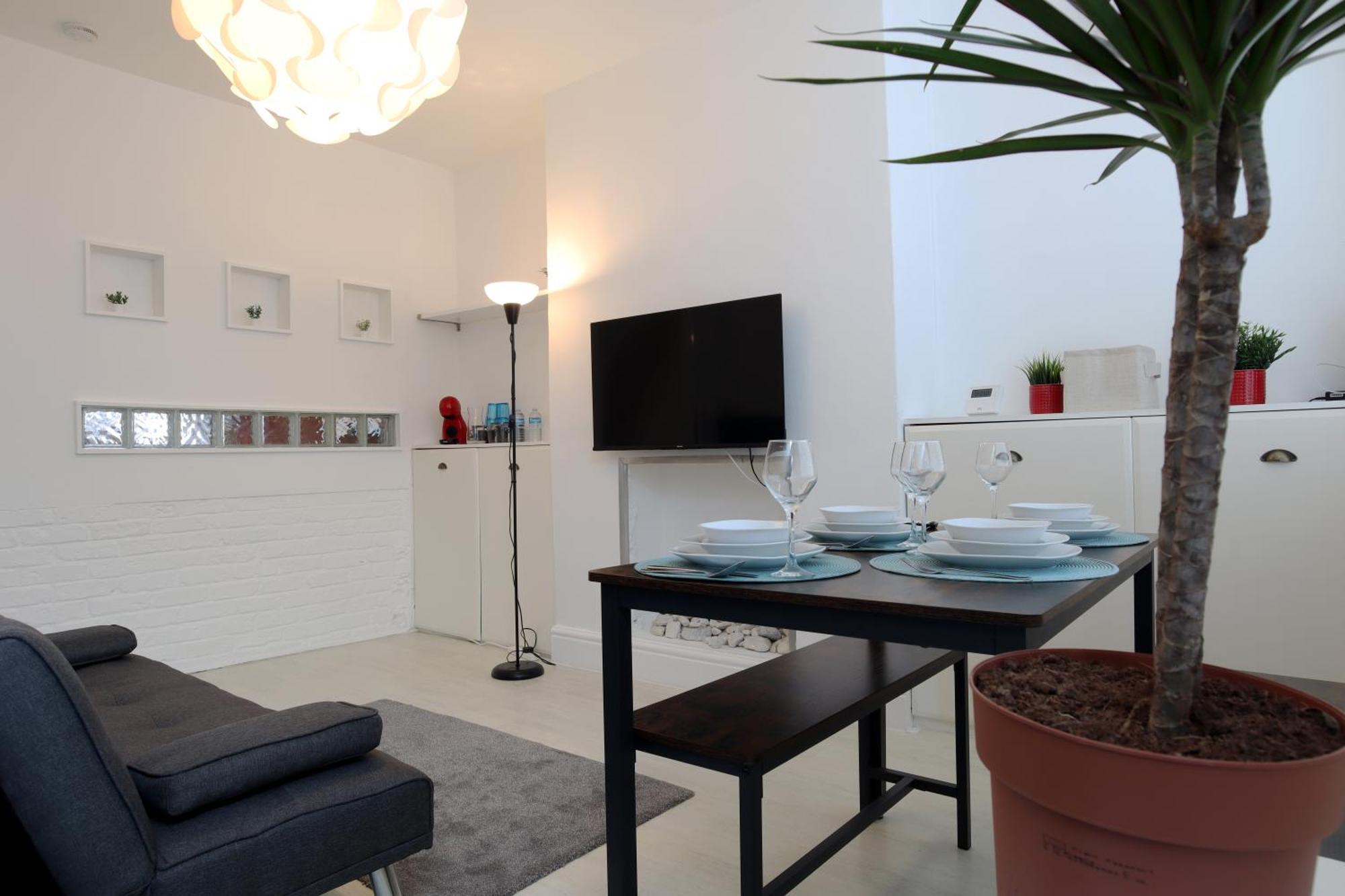 2-Bedroom, Free Parking, High Speed Wi-Fi, Swinton Manchester Exteriör bild